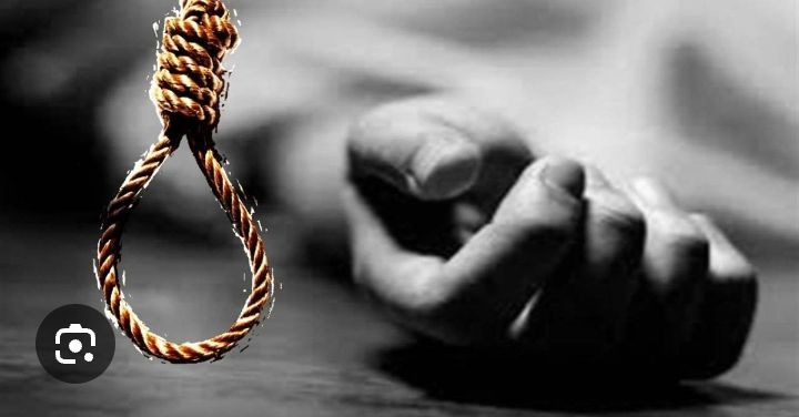 फसल काटने गए मां बाप घर में फंदे पर झूल गई बेटी